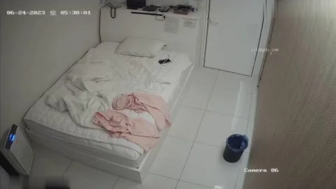 Cracked Camera Ointment to Her Vagina Fuck