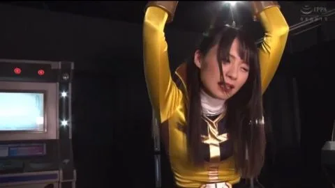 Asian Woman Receives Electric Shock in Studio