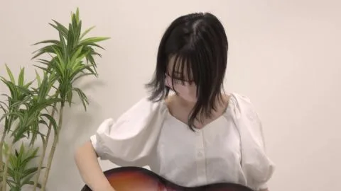 Bass Lesson 01 – Asian Teen Plays Bass