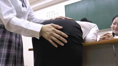 Asian Schoolgirls in Uniform Fucking in Classroom