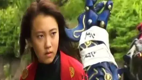 Asian Woman in Red Shirt Outdoor Erotic Scenes