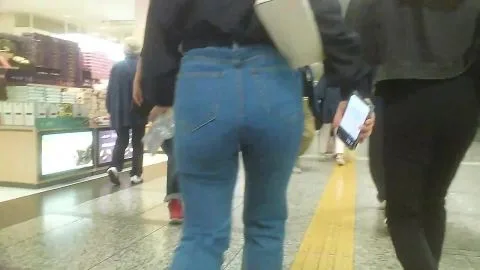 Brunettes Facing Away