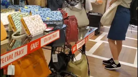 Asian Girls Shopping and Lesbian Encounter