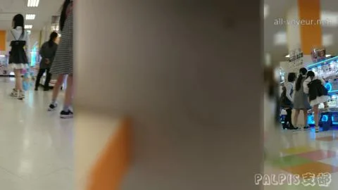 Asian Schoolgirls Upskirted in Store