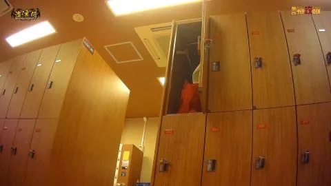 Asian Girls in Locker Room Encounter