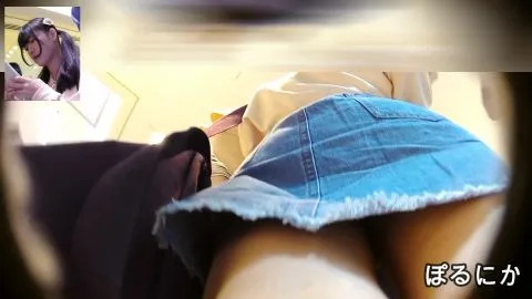 Asian Schoolgirls Expose Themselves on Train