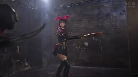 Asian Girl Fights in Dark Room