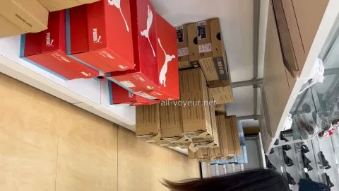 Kutsuya – Asian Girl Masturbates